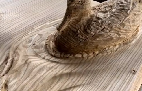 Stunning table tailored for bird hunters