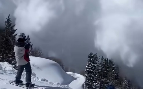 Avalanche covers ski hill