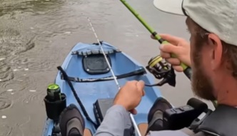 Landowner stops kayaker from fishing on public river