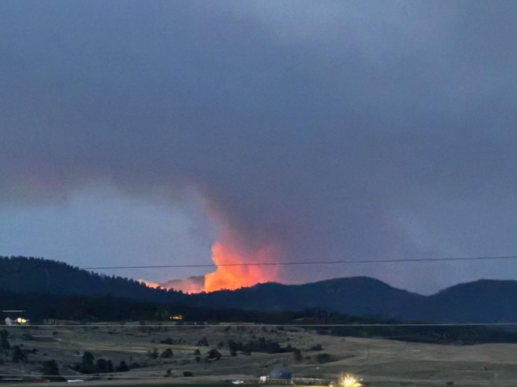 Firefighting plane crashes on Hauser Lake