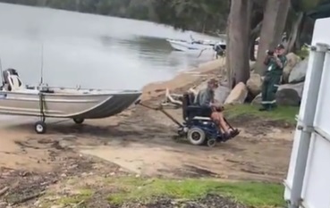Man gets creative pulling his boat