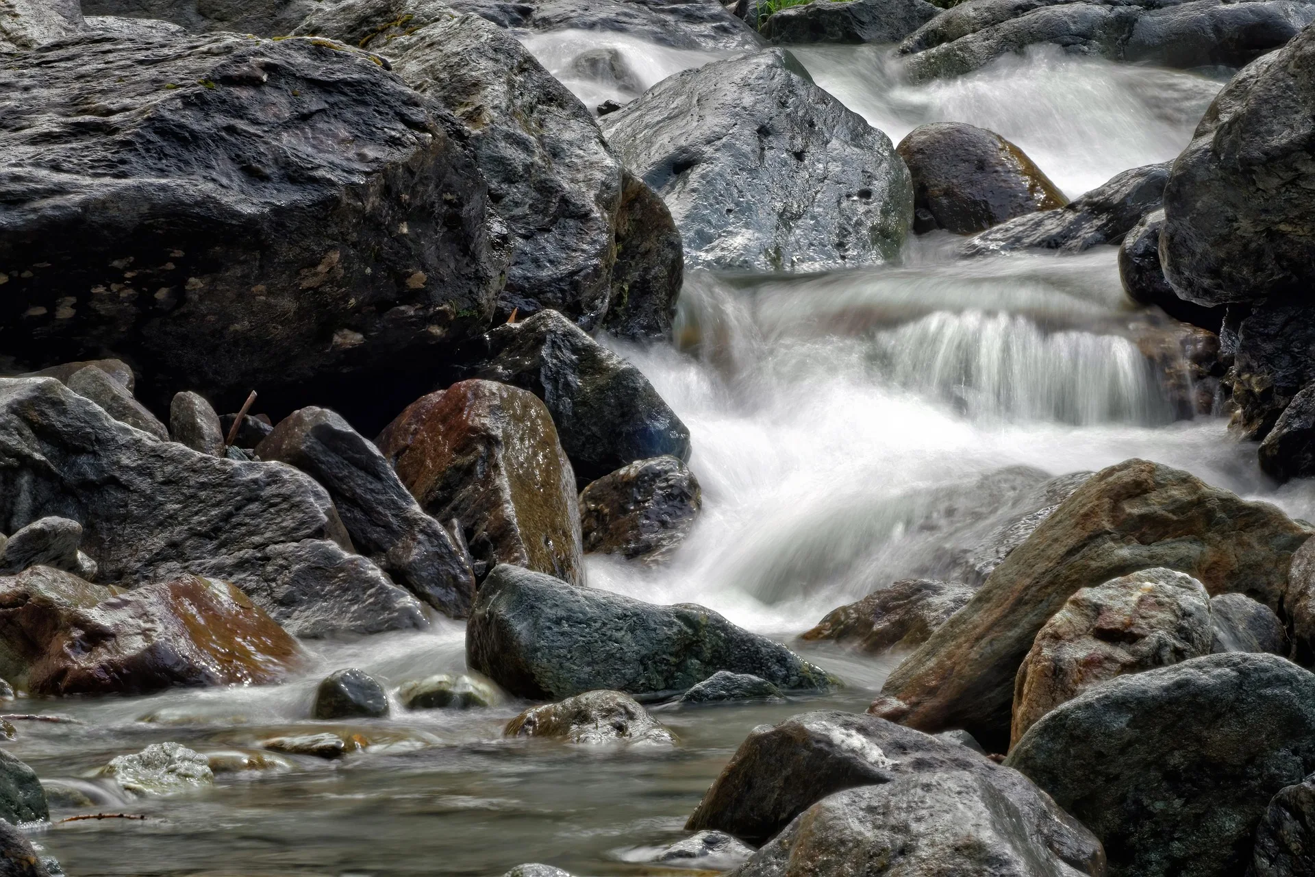 Jet boat sinks near Kootenai Falls